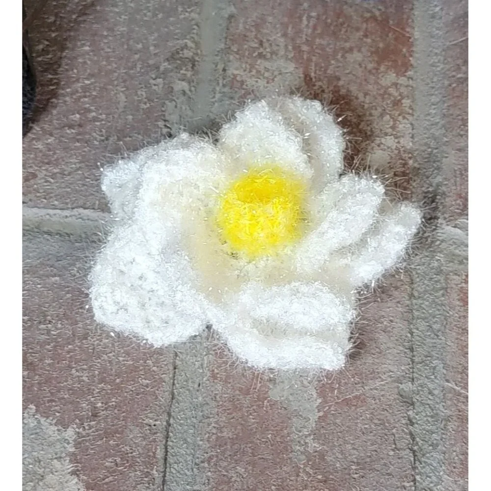 White and Yellow Flower Scrubby
